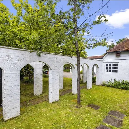 English Farmhouse Cottage Guildford Exterior photo