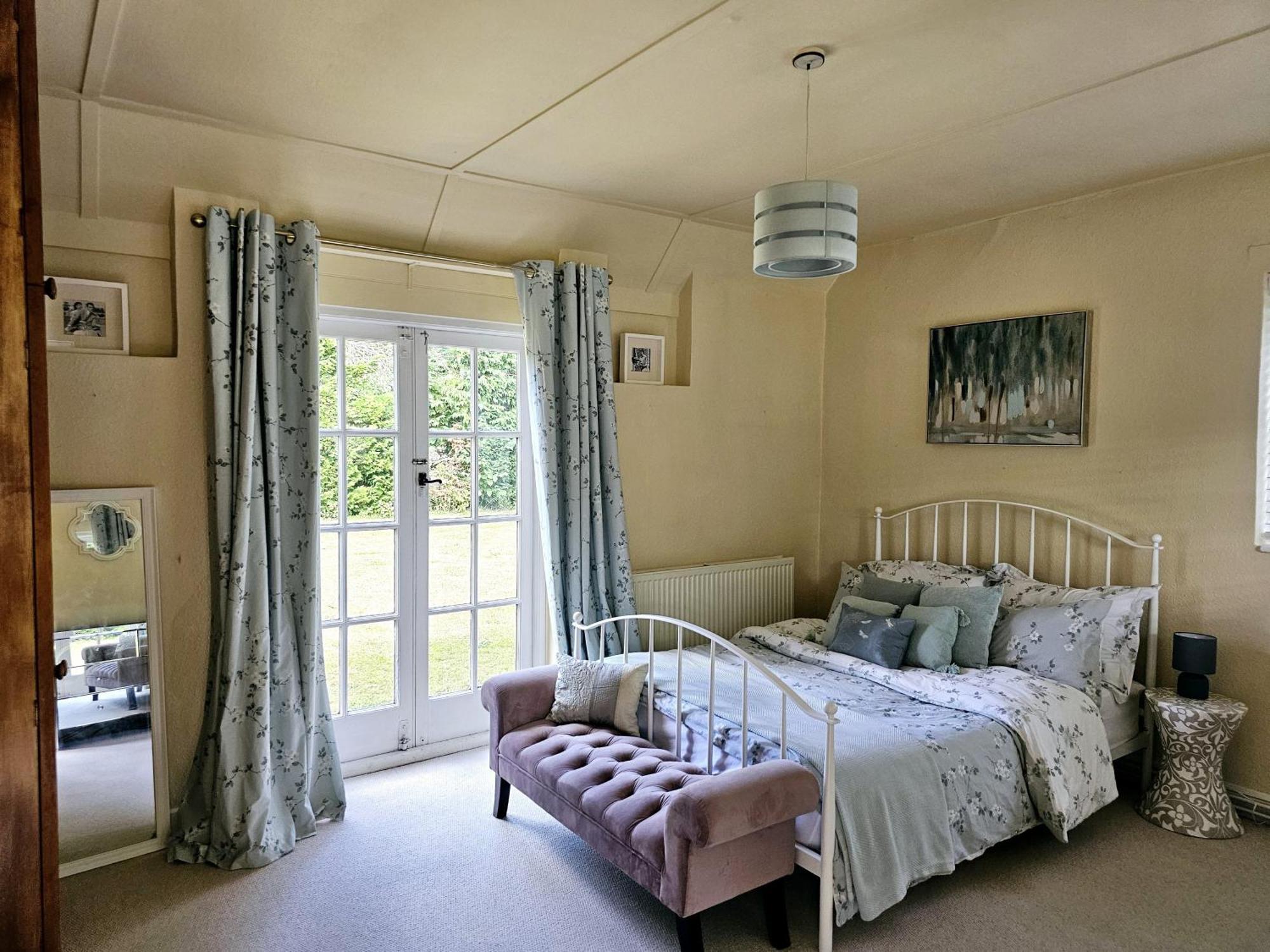 English Farmhouse Cottage * Guildford
